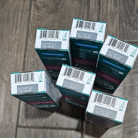 Toms Antiplaque & Whitening Toothpaste - Green - Picture 2 of 7